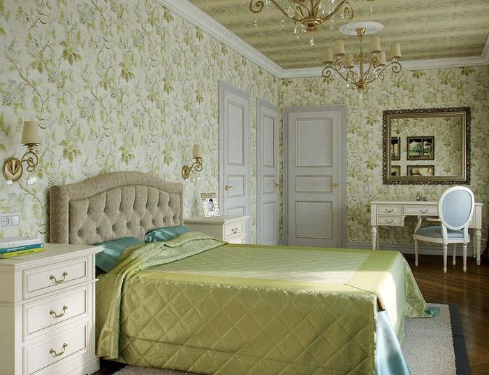 Klassisk soveværelse med blomstertapet