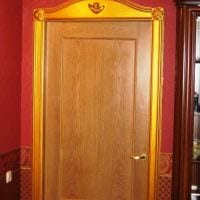 originálna dekorácia dverí s obrázkom vlastných rúk