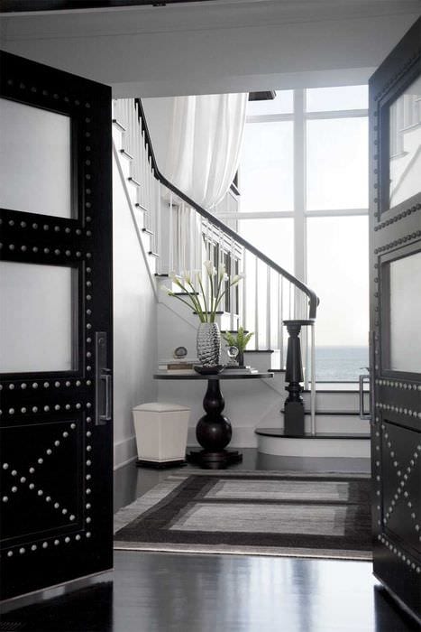 όμορφη διακόσμηση πόρτας με αυτοσχέδια υλικά