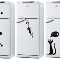 myšlenka původního designu chladničky na kuchyňském obrázku