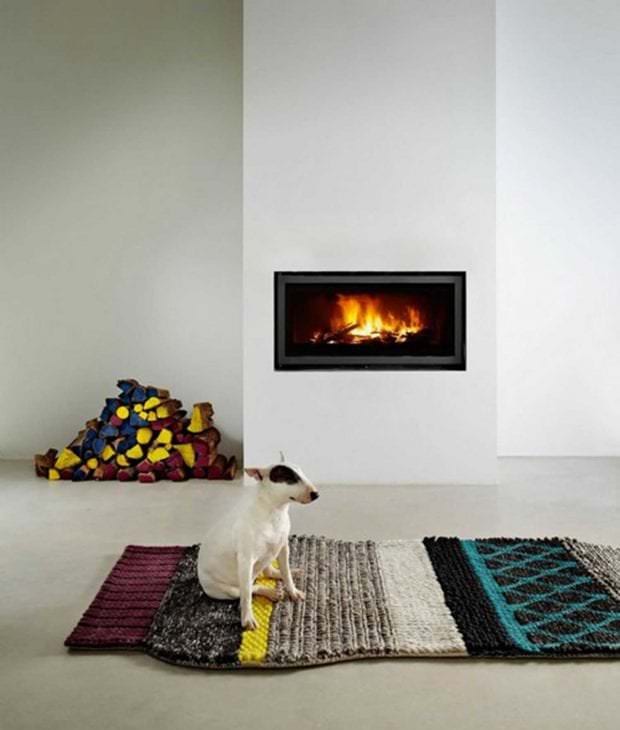 strikkede tæpper i det indre af lejligheden