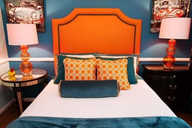 væg-design-farve-soveværelse-orange-nuancer-mørkeblå