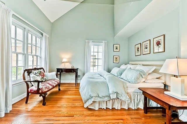 blandede farver-grøn-blå-soveværelse-væg-design-lak-laminat-gulv