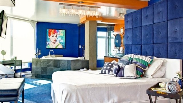 moderne-soveværelse-barriere-frit-badeværelse-væg-design-akustiske paneler-blå