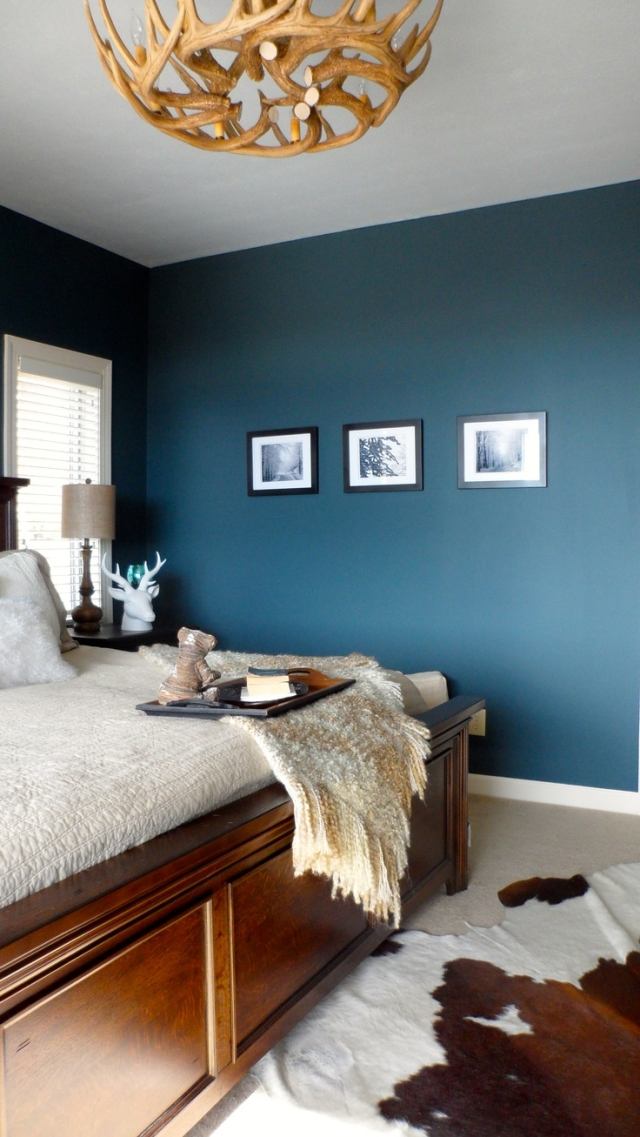 Rådyr gevir dekoration-lysekrone-træ-blå-soveværelse-møblering-ideer
