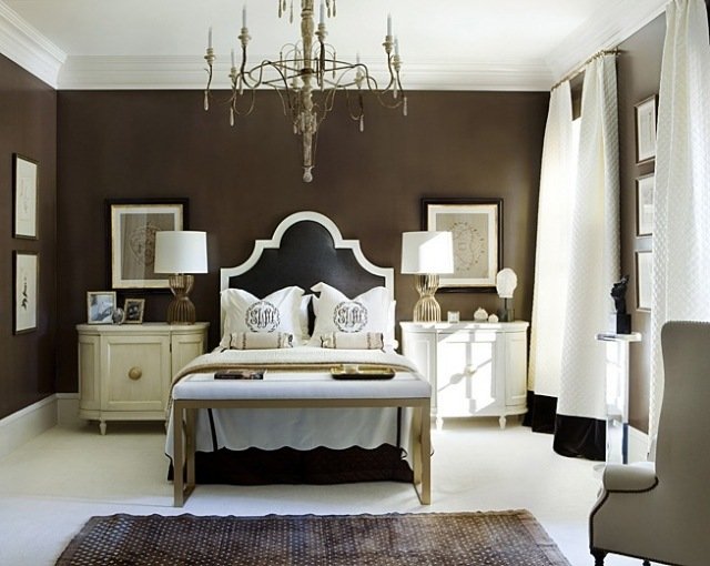 design-ideer-soveværelse-gulv-længde-gardiner-gennemskinnelige-væg-farve-brun
