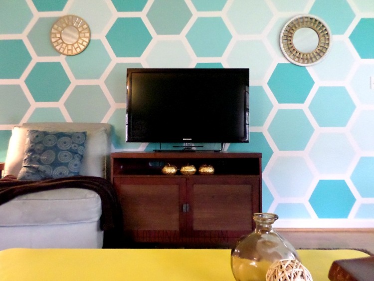 væg-mønster-maleri-væg-design-soveværelse-honningkage-mønster-blå-hvid-turkis