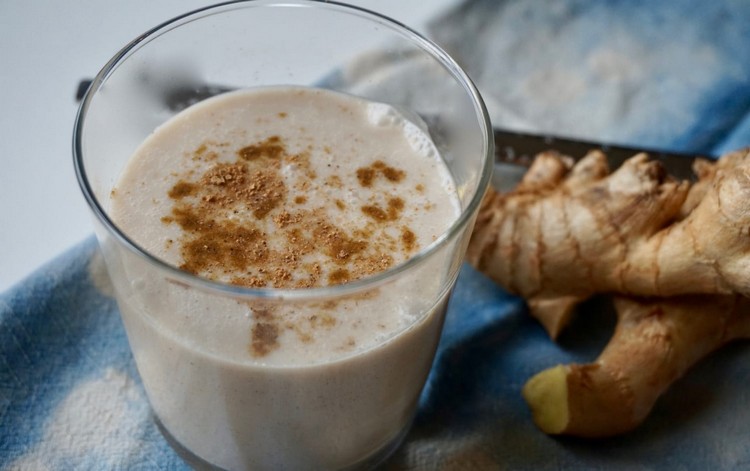 Varm pære og ingefær smoothie med kanel