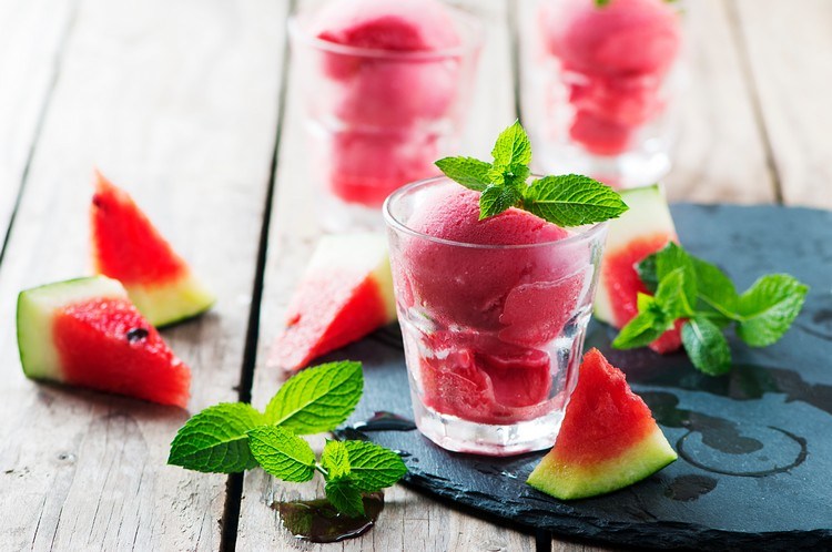 Lav din egen frugt sorbet lav-kalorieindhold vandmelon is