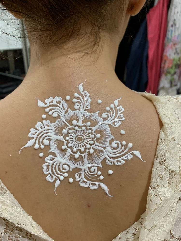 Mandala -tatoveringsmotiv betyder, at du skal lave sommer -tatoveringer selv