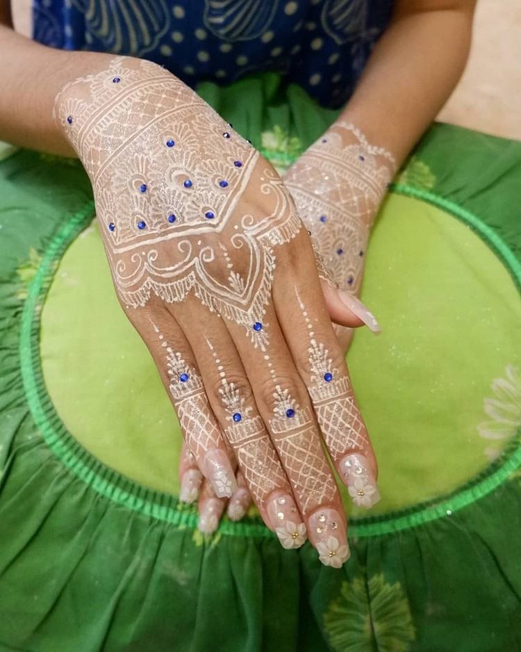 Hvide henna tatoveringer arm tatovering ideer gør sommer tatoveringer selv