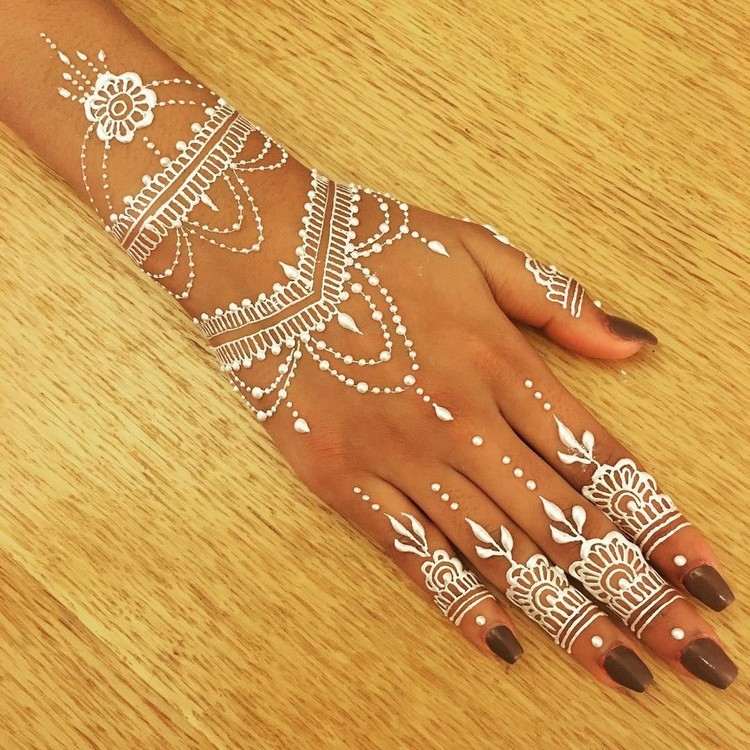 Hvide henna tatoveringer trend sommer tatovering midlertidig gør dig selv