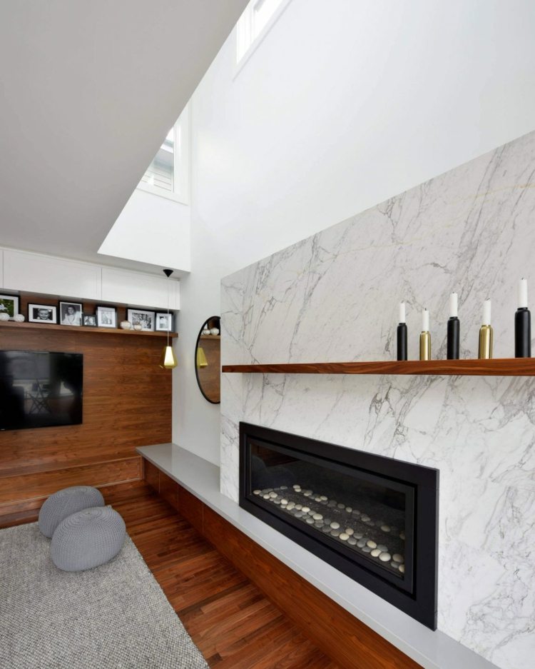 hvid-køkken-pejs-natursten-ædel-lowboard-spejl-deco-parket