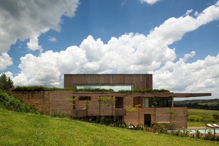 hvide møbler og teak skråning arkitektur hus facade