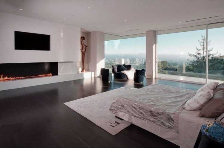 Hvide soveværelsesmøbler -stil-design-minimalistisk-landskab-vindue-åben-pejs-stor