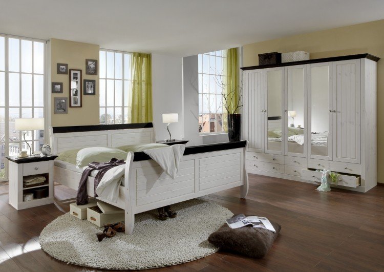 hvidt soveværelse-møbler-stil-design-traditionelt-trægulv-grønt-tilbehør-vinduer