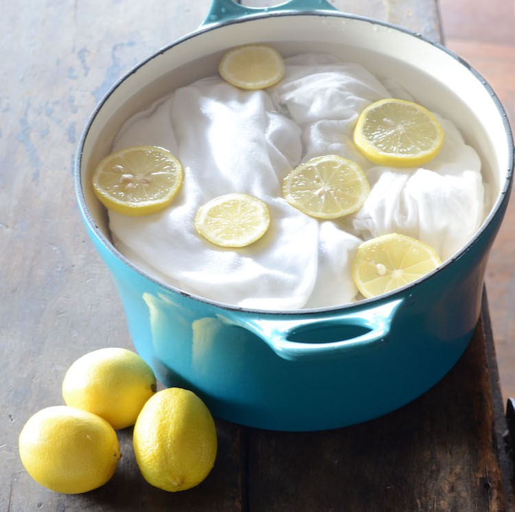 hvidt vasketøj bliver hvidt igen, suger citroner i vand