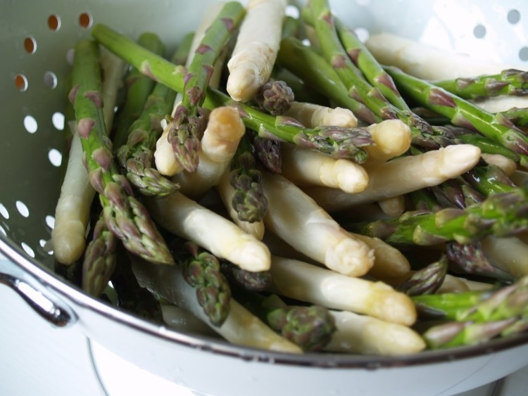 Dyrk asparges-grøn-hvid-kog-vask-forbered-spis-smag