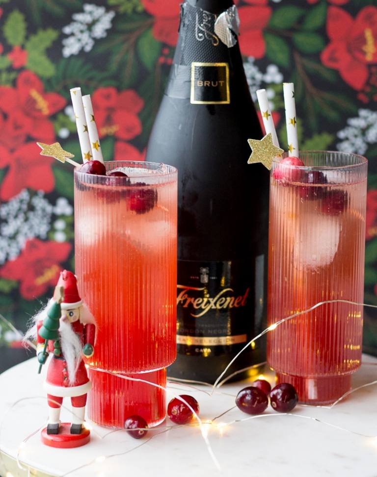 Forbered en julecocktail med Campari vodka og appelsinsaft