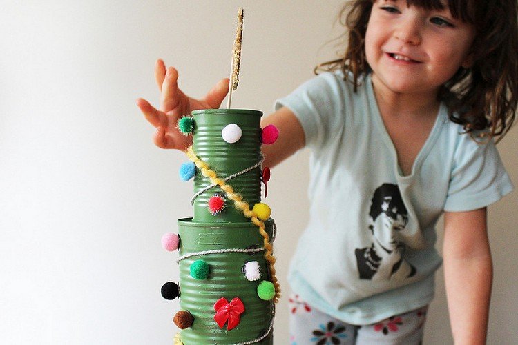 Juletræ kunsthåndværk børn maling dåser dekorere