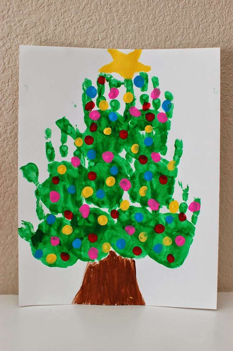 Håndværk og maleri med børn fra 1 til 3 år jul