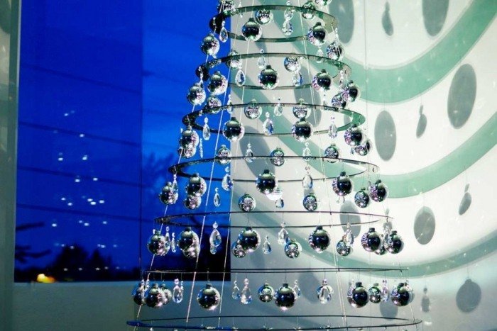 akryl-ruder-fascinerende-lyseffekter-på-væggen-lysekrone-hængende sten-dekorative bolde