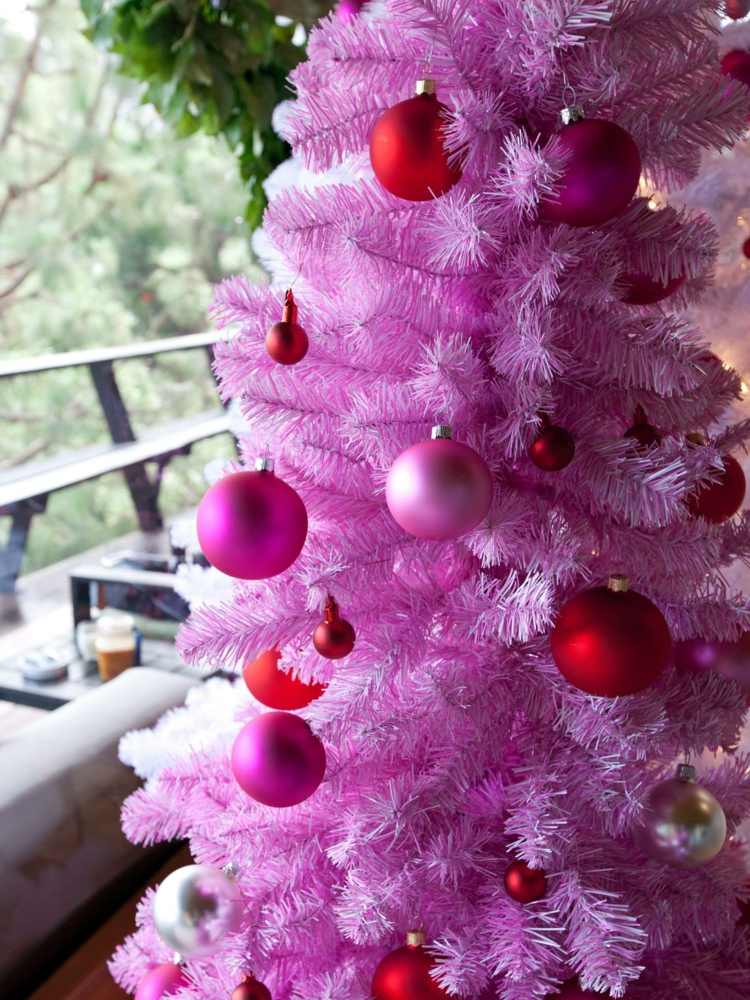 Juletræ dekorere lyserøde idékugler rød moderne stil