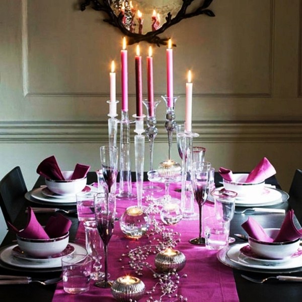 pink-ideer-til-elegant-julepynt-i-spisestuen