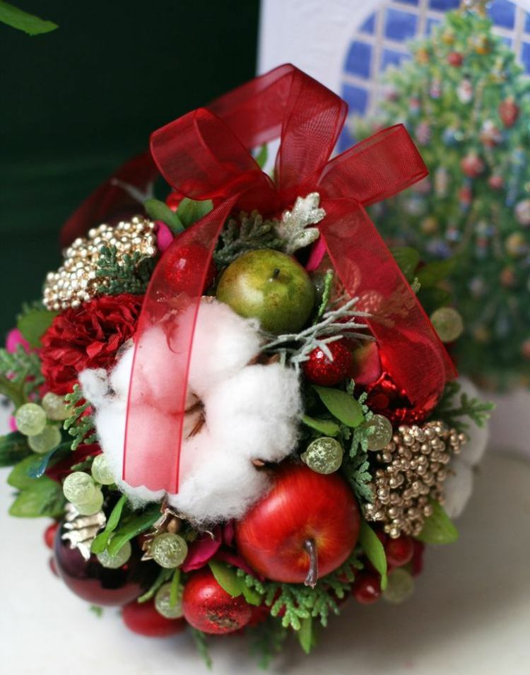 julepynt-gør-det-selv-kysse-kugle-blomstre-bomuld-bånd-rød-grøn