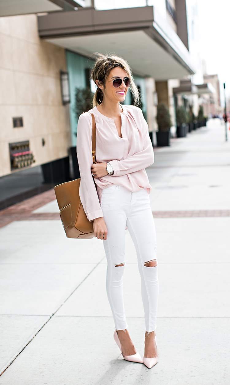 hvide jeans kombinerer forretningstøj forårstekstil farve støvet pink