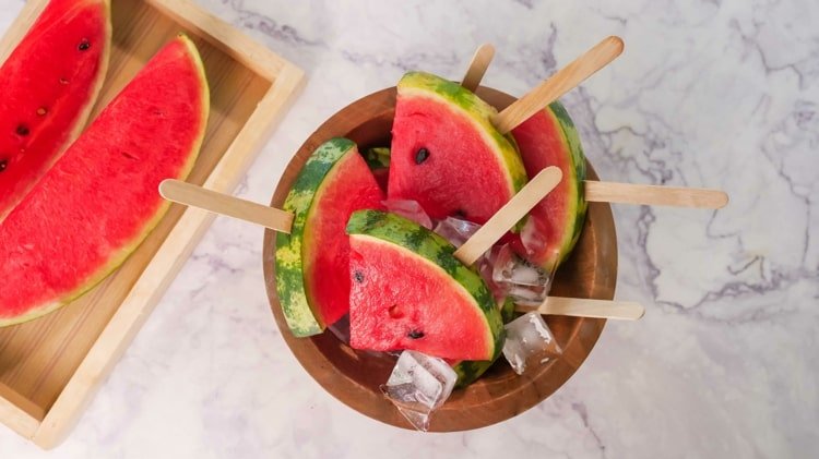 Serveringsmelon - hurtig og let idé med popsicle sticks