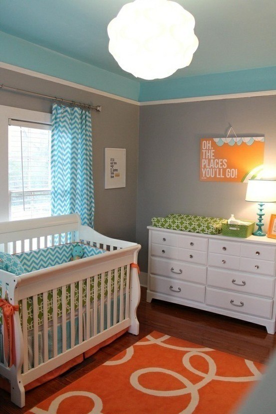 farverigt-møblerende-baby-værelse