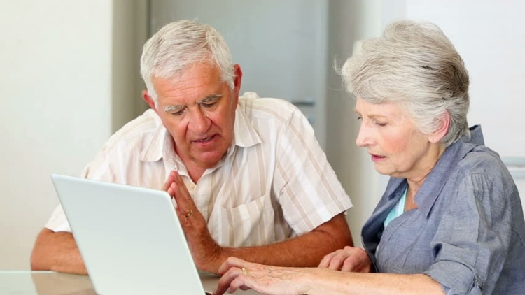 Lær bedsteforældre, hvordan man bruger computere til at forblive forbundet og informeret