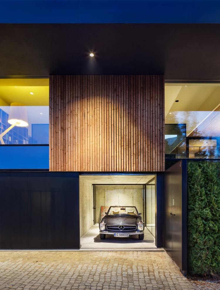 glas-væg-uden-lys-fladt-tag-hus-garage-moderne-arkitektur