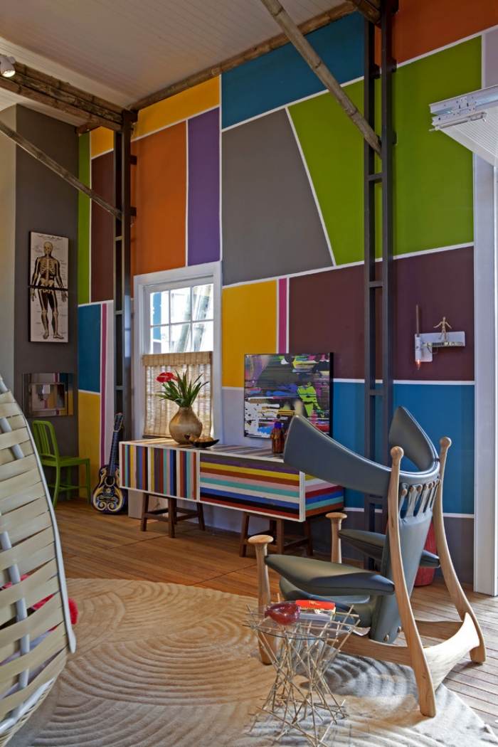 Living-ideer-maleri-farver-farverige-overflader-stue-skænk-design