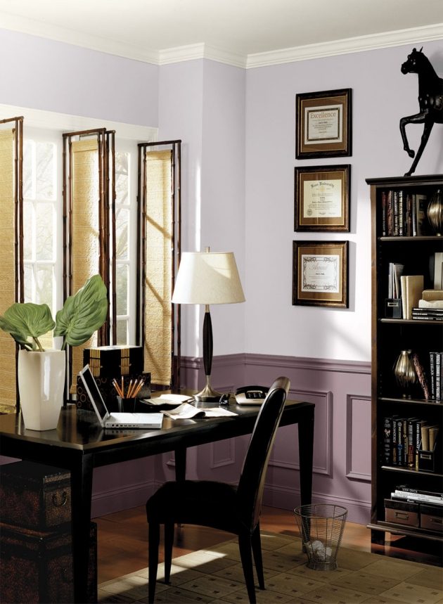 vægpaneler klassiske dekorative profiler lilla hjemmekontor