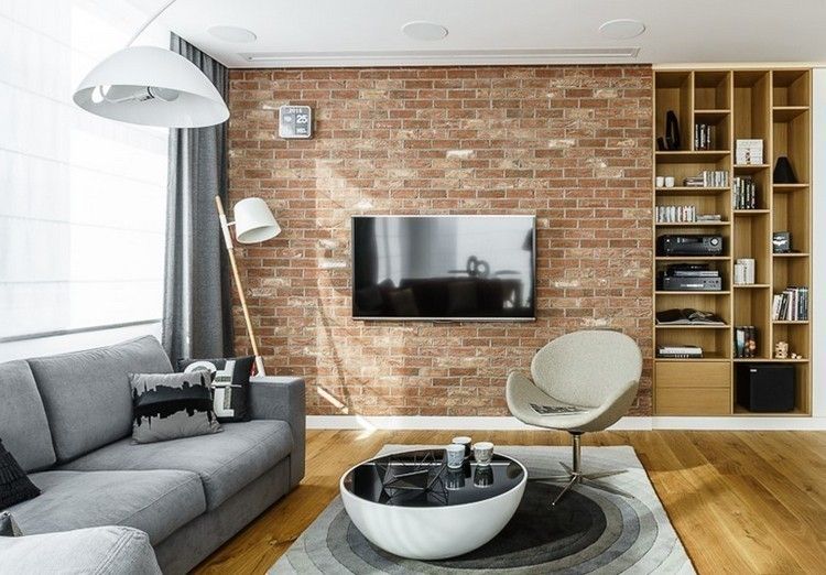 stue-trends-2016-grå-sofa-rød-mursten-væg-fladskærms-tv-rundt-sofabord-tæppe