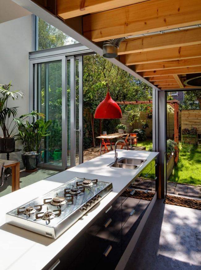 Dobbelt højt opholdsrum renovering udendørs køkken