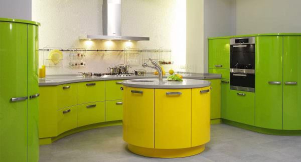 Facaden på køkkenenheden, separate garderober, en del af dekorationen kan være grøn.