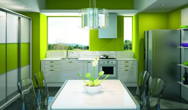 Mal væggen, hvor køkkenets arbejdsområde er placeret, med grøn maling.
