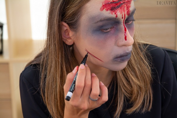Zombie sat på eyeliner kind tegne linje